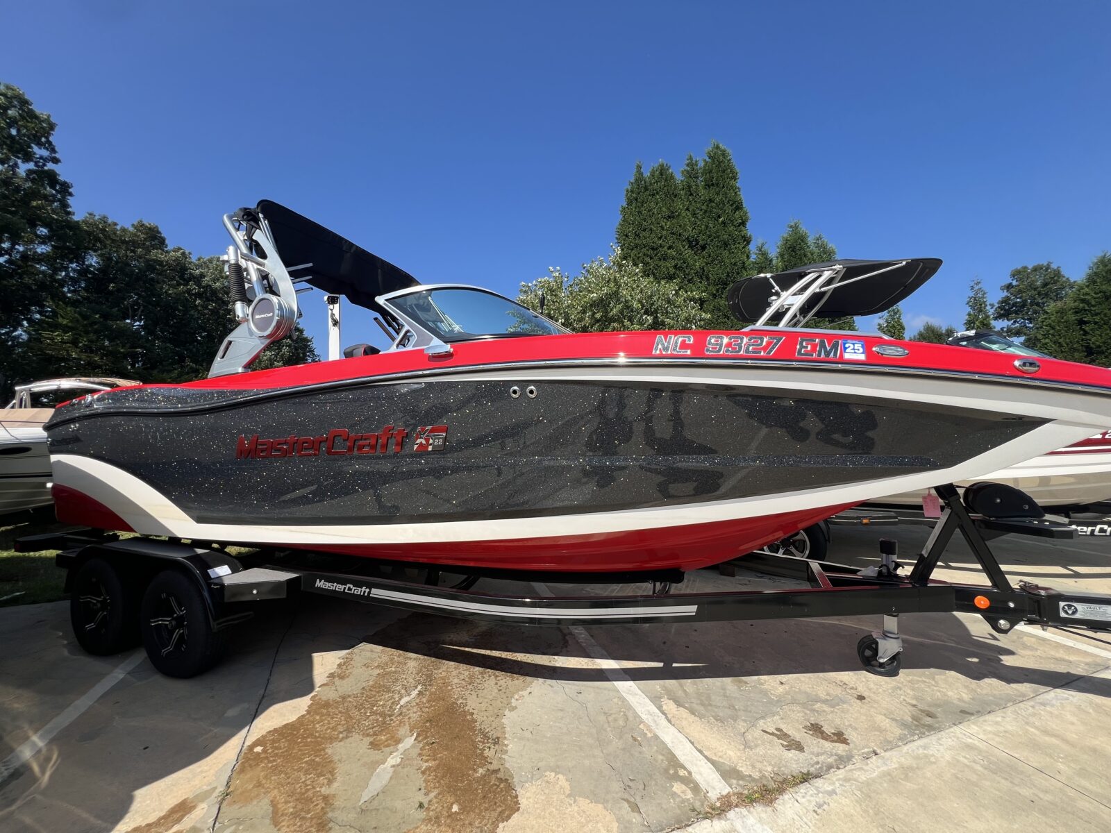 2019 MasterCraft XT22 [1] 1M24051A